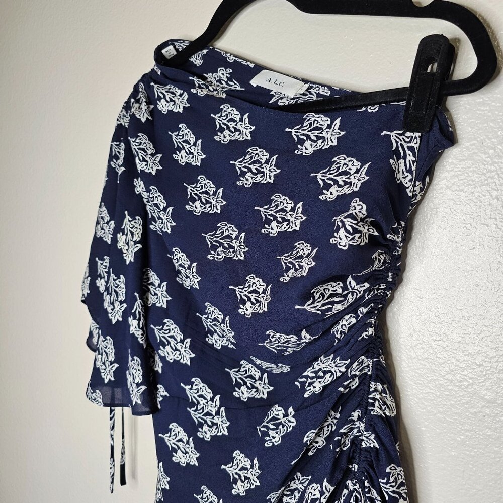 A.L.C. Size 2 Navy Blue Silk Floral Misha Dress One Sleeve Ruched Cinch Mini - Picture 3 of 9